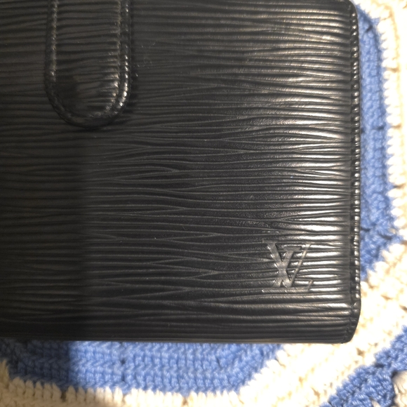 Black Textured Wallet - Picture 3 of 9